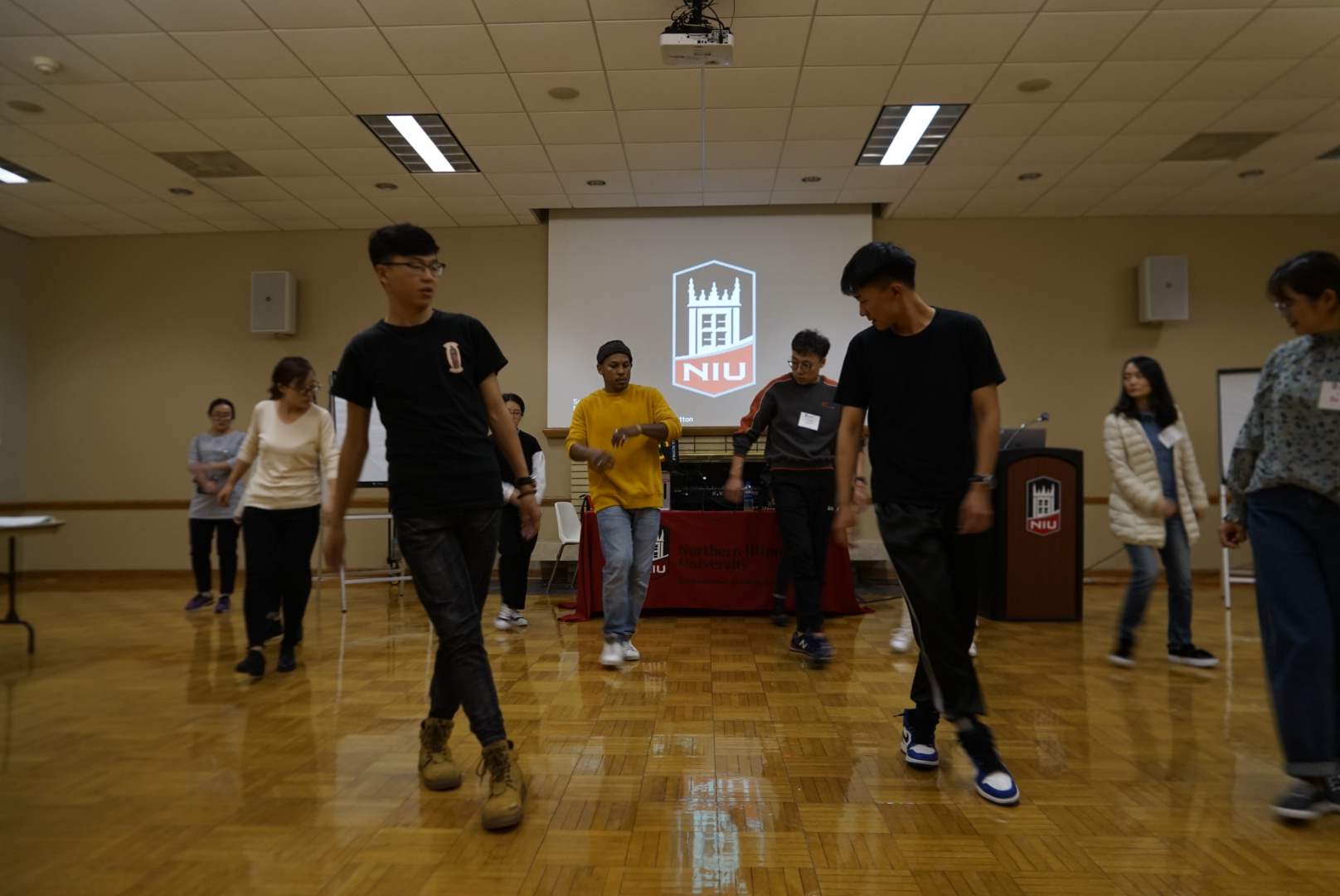 【国际交流之十月NIU】赴美游学——激情HIP-HOP，温暖教堂餐